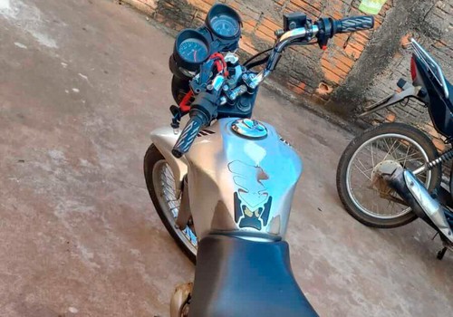 Jovem tenta se passar pelo irmão, mas acaba preso com moto furtada em Patos de Minas