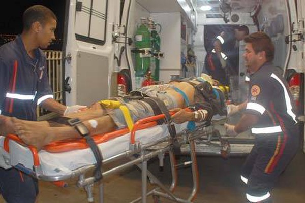 Atirador abre fogo no Alto da Colina e rapaz é socorrido em estado grave até o hospital