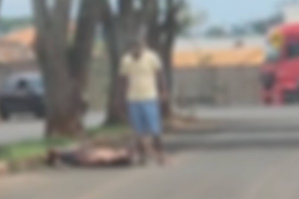 Homem é agredido após cobrar devolução de enxada em Lagoa Formosa; veja o vídeo