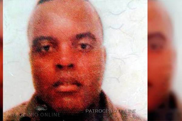 Homem morre eletrocutado ao tocar em haste de metal de refletor em Coromandel