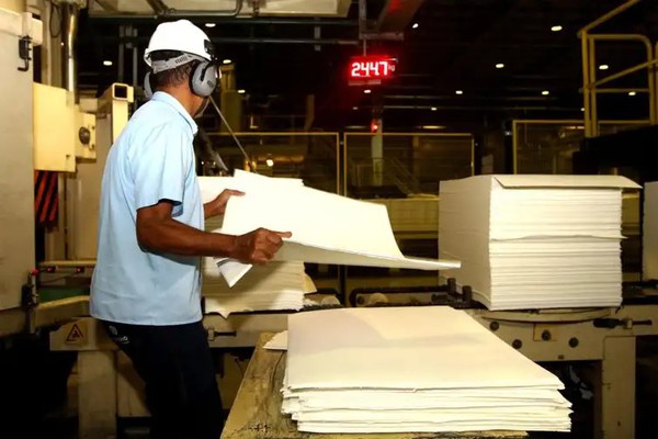 Fim da escala 6x1: estudos divergem sobre impactos no PIB e inflação