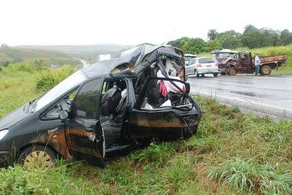 Motorista morre ao rodar na pista e bater em cheio em caminhonete na BR365