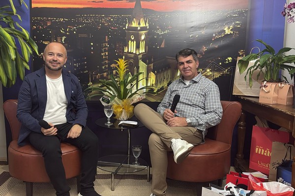Patos Hoje entrevista o secretário de educação, Carlos André Rodrigues; veja ao vivo