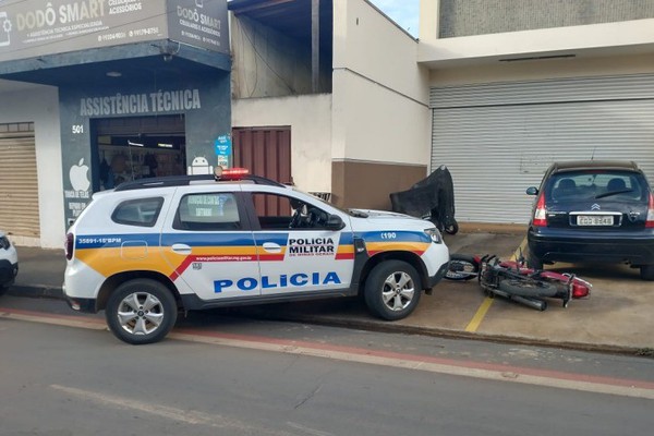 Homem em prisão domiciliar é preso novamente após furtar loja e colidir com viatura em Patos de Minas