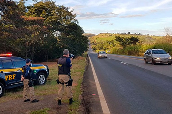 Após Natal violento nas rodovias de Minas, PRF pede mais cuidado e atenção aos motoristas