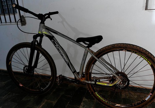Homem furta bicicleta em frente a padaria, vende por R$30,00 e os dois acabam presos