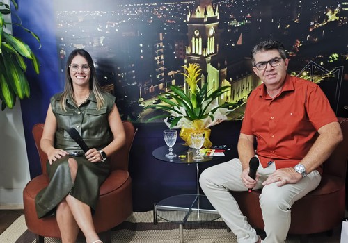 Secretária de Saúde, Ana Carolina Magalhães, conversa com o Patos Hoje na Fenapraça 2026; veja ao vivo