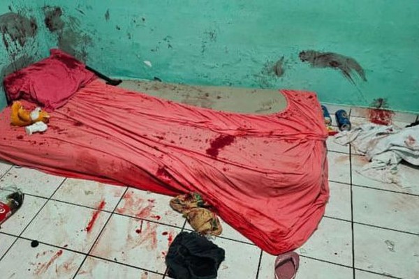 Jovem de 20 anos é atacada com faca e cacos de garrafa após terminar namoro; autor foi preso
