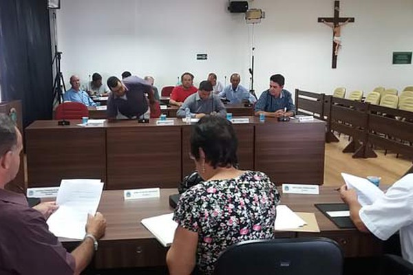 Projeto que reduz Taxa de Iluminação é rejeitado e donos de lotes vão pagar mais caro
