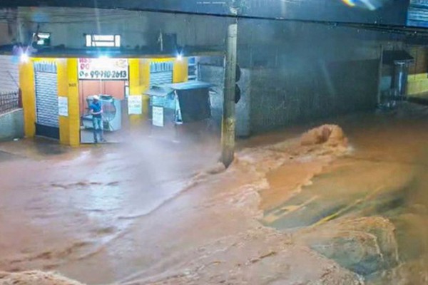 Sobe para 22 total de mortos por chuvas em Juiz de Fora e Ubá