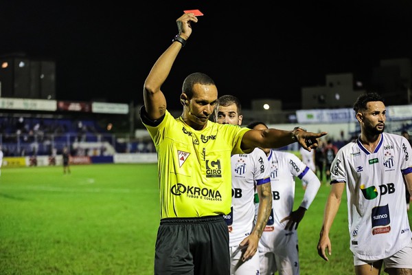 Em jogo marcado por reclamações contra a arbitragem URT empata com o Varginha