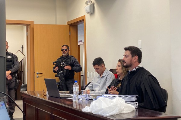 Tribunal do Júri condena jovem que abriu fogo e feriu duas pessoas no Centro de Patos de Minas