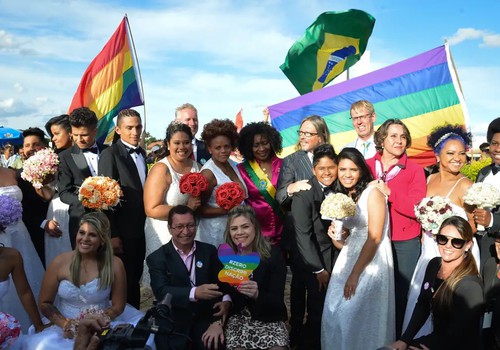 Casamento entre mulheres cresce 5,9% e é recorde em 2023, mostra IBGE