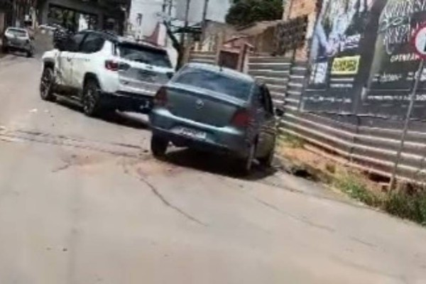 Acidente com carro na contramão deixa duas pessoas feridas em Patos de Minas