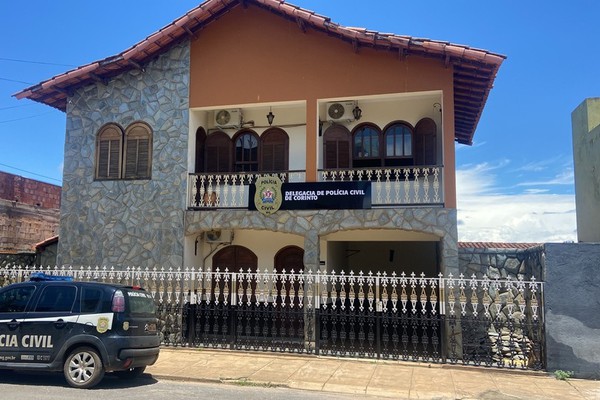 Professor que tentou beijar aluno é indiciado por assédio e ameaça em MG