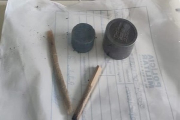 Duas pessoas são presas em operação policial contra tráfico de drogas, em Coromandel