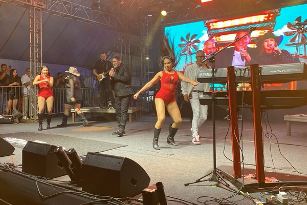 Vídeo apresenta na Fenapraça 2026 trajetória do Trio Remelexo, desde época com Gusttavo Lima; veja ao vivo