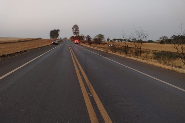 Comerciante de Lagamar recebe multa por não usar cinto de segurança em moto