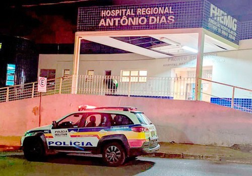 Jovem é baleado na praça da igreja do Bairro Nossa Senhora de Fátima; atiradores estão sendo procurados
