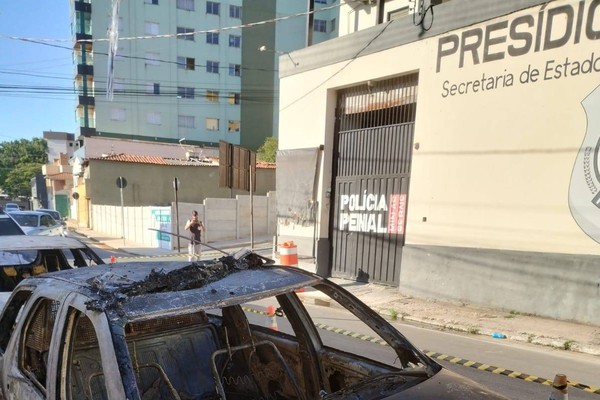 Policiais identificam criminosos que incendiaram 4 viaturas do Sistema Prisional em MG
