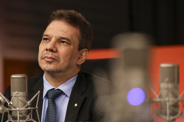 "Vamos tirar de presídio a marca de escritório do crime”, diz ministro
