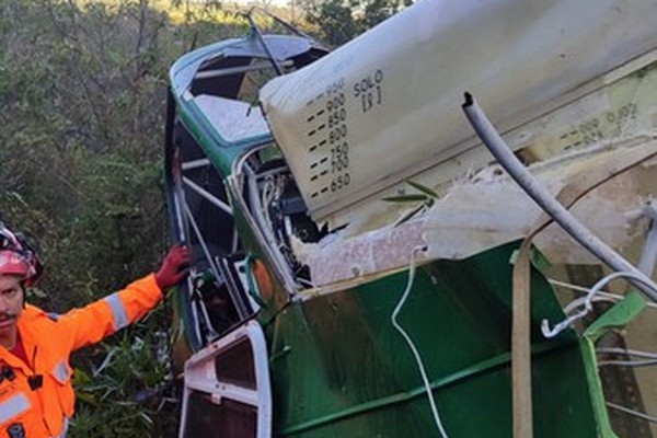 Piloto morre após queda de aeronave agrícola durante pulverização em João Pinheiro