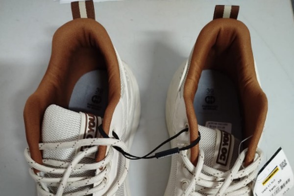 Homem é preso em flagrante após furtar par de tênis em loja no Centro de Patos de Minas