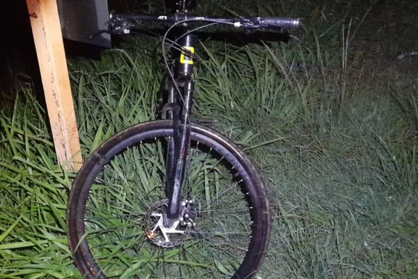 Ciclista é socorrido com traumatismo craniano após acidente com caminhão na BR 352, em Carmo do Paranaíba