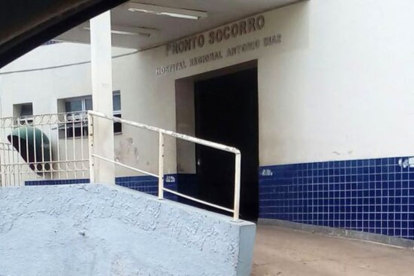 Trabalhador sofre ferimento grave após tentar cortar balde entre as pernas, em Patos de Minas