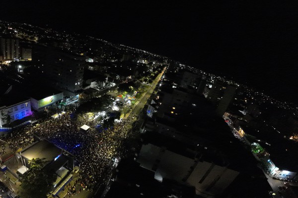 Imagens de drone mostram o melhor da festa e por todos os ângulos; veja ao vivo