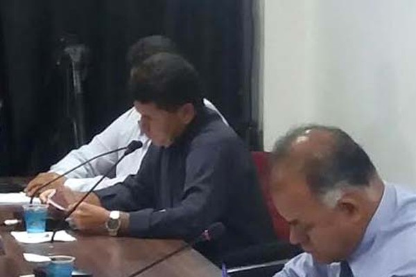 Por 11 votos a 2, vereadores arquivam denúncia contra Itamar André na Câmara Municipal