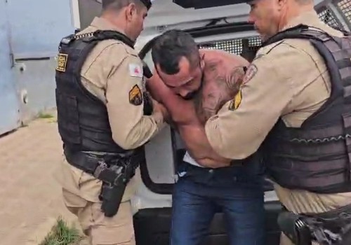 Acusado de matar companheira após abraço é indiciado por feminicídio