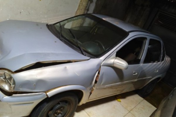 Motorista sem CNH foge após bater na traseira de veículo e acaba preso em casa