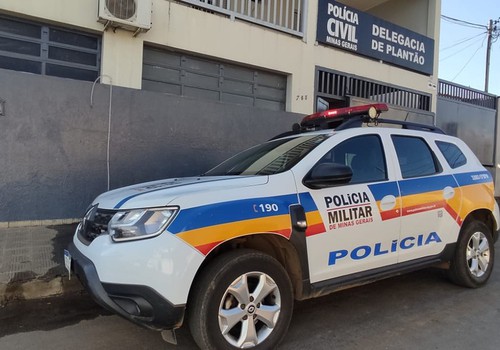 PM vai cumprir mandado de prisão e encontra foragido da justiça trancado em casa
