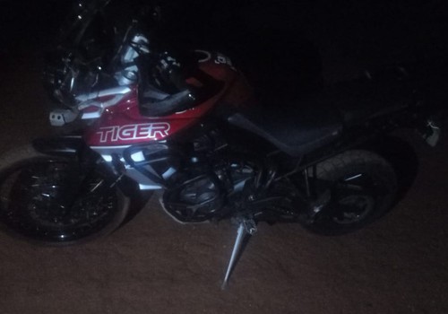 Jovem em moto BMW de 800 cilindradas atinge outro motociclista na BR 146 e os dois têm que ser socorridos