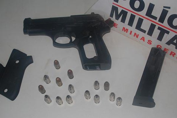 Briga de casal termina com homem preso e pistola com várias munições apreendida