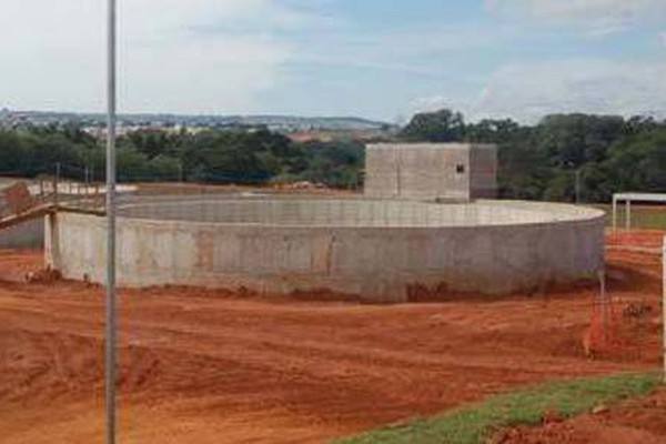 Justiça dá prazo de 180 dias para tratamento de esgosto em Carmo do Paranaíba