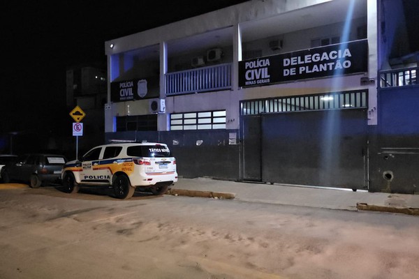 Homem é preso dentro de baú após falsificar PIX em várias compras de pizzas em Patos de Minas