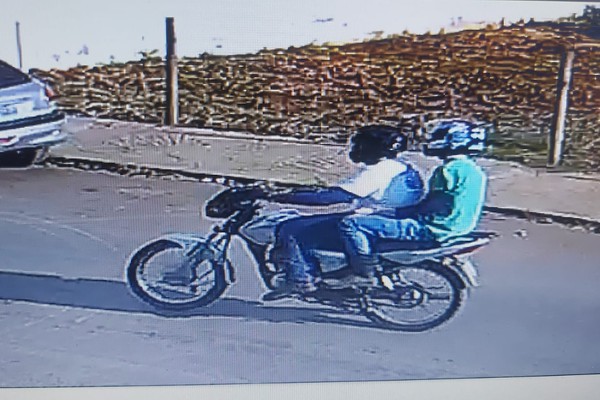 Suspeitos de assassinar adolescente na av. Afonso Queiroz são vistos saindo do local