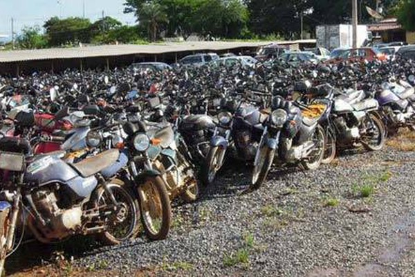 Detran decide promover leilões para limpar os pátios lotados de veículos