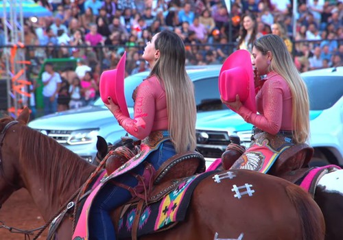 Abertura da Final do Rodeio mostra toda fé dos profissionais que garantirão as emoções da noite; veja ao vivo