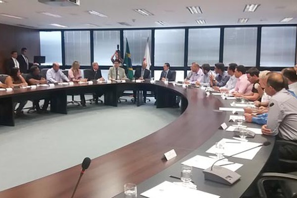 Vice-governador Antônio Andrade se reúne com lideranças patenses na cidade Administrativa