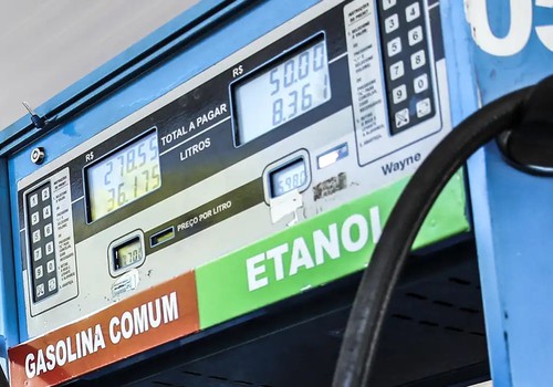 Petrobras reduz preço da gasolina em 4,9% a partir de terça-feira