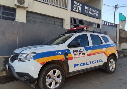 Homem aciona a polícia e diz que foi agredido e ameaçado com caco de vidro pelo namorado