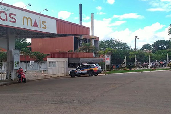 PM e fiscais autuam diretor de empresa por descumprir regras contra a COVID-19