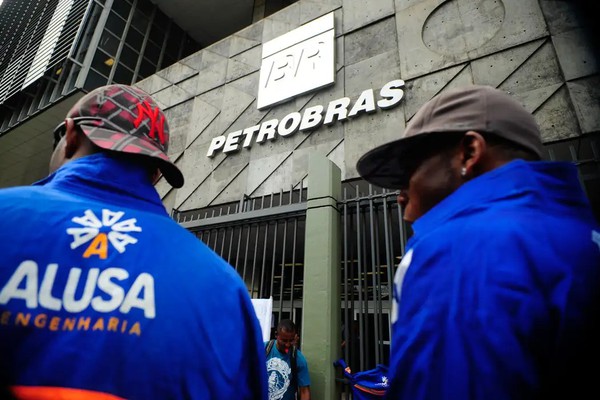 Petrobras reduz preço da gasolina em 5,2% a partir desta terça