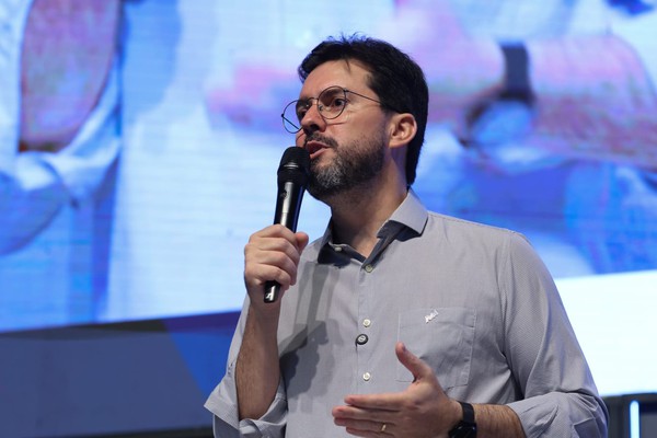 Pesquisa mostra Falcão à frente de Matheus Simões na disputa pelo Governo de Minas; Cleitinho lidera