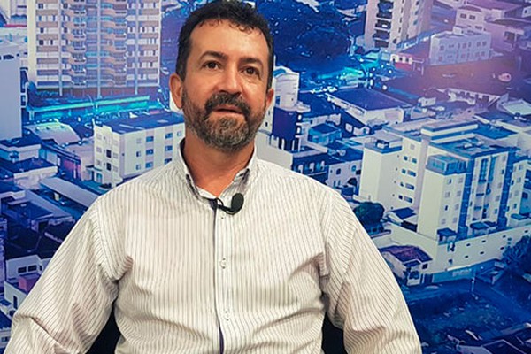 Contraponto recebe Ezequiel Macedo, o homem que deixou o sacerdócio e foi eleito vereador