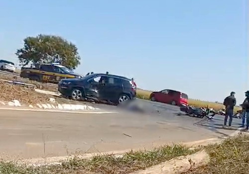Motociclista morre em grave  acidente com um carro na  BR 365, no Trevo de Santana