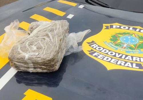 Passageiro de ônibus é preso com barra de Skunk na BR 365, em Patos de Minas